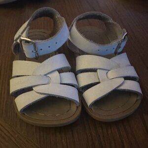 Little Girls White salt water sandal size 5- GUC